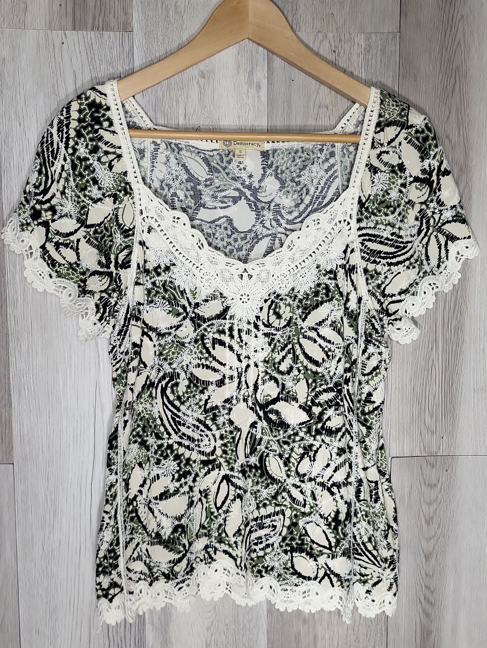 Democracy Green Black White Lace Trim Floral Print Blouse